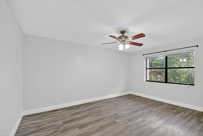 Building Photo - 5985 Forest Hill Blvd