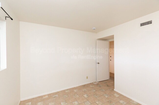 Building Photo - 3725 Orion Dr