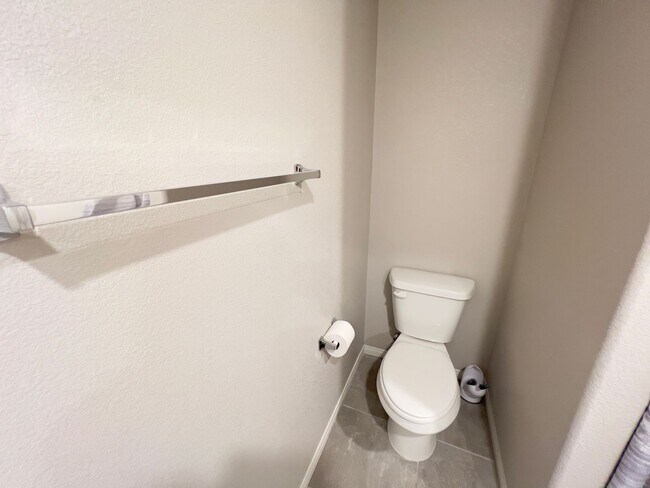 Building Photo - 4 bedroom, 2.5 bathroom home located in North West, Las Vegas