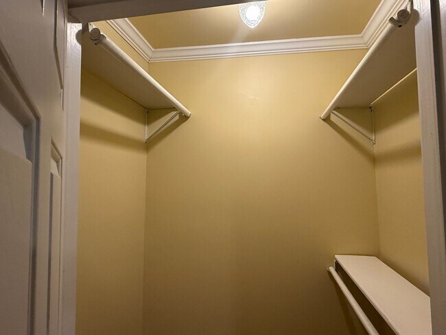 Building Photo - Very nice home located in the Tree Streets - Walking distance to ETSU!