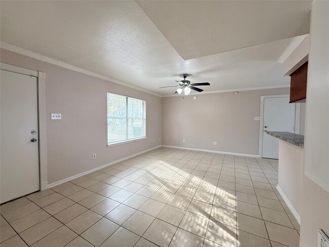 Building Photo - 208 Laurie Ln