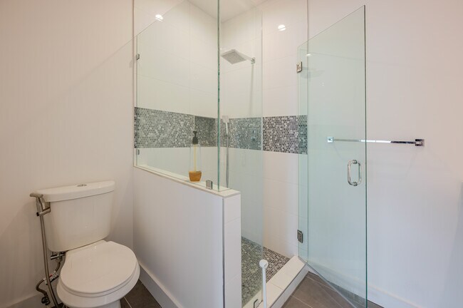 Building Photo - 404 51st St SE