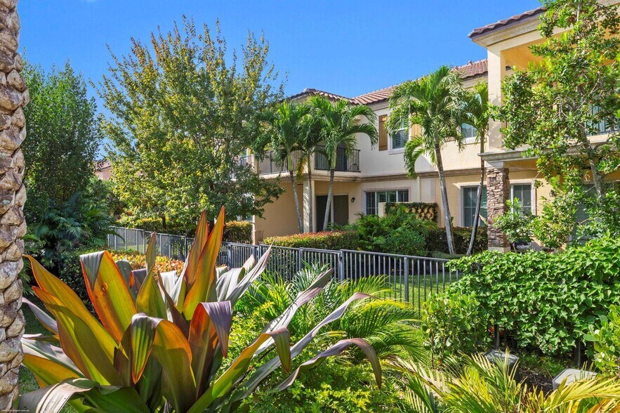 Building Photo - 170 Sword Fern Pl