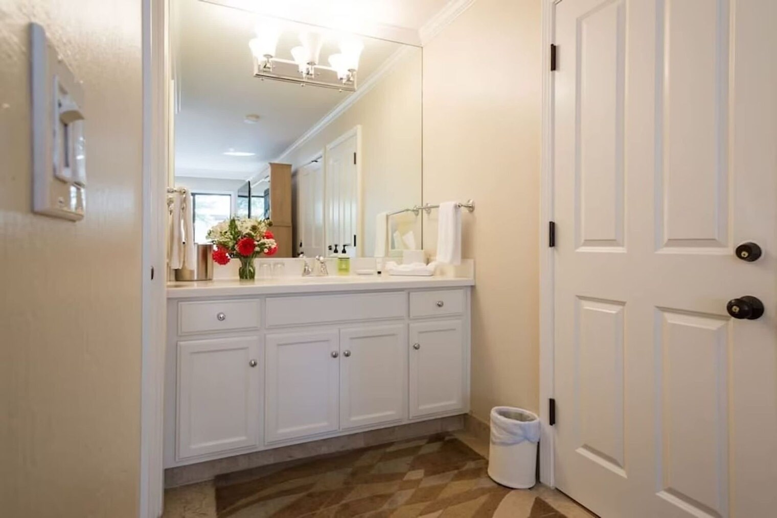 Building Photo - 662 Cottage Dr