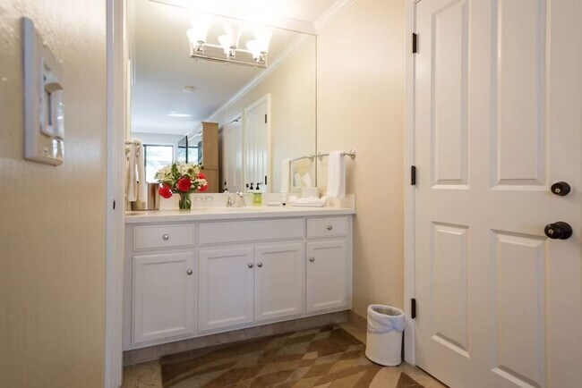 Building Photo - 662 Cottage Dr