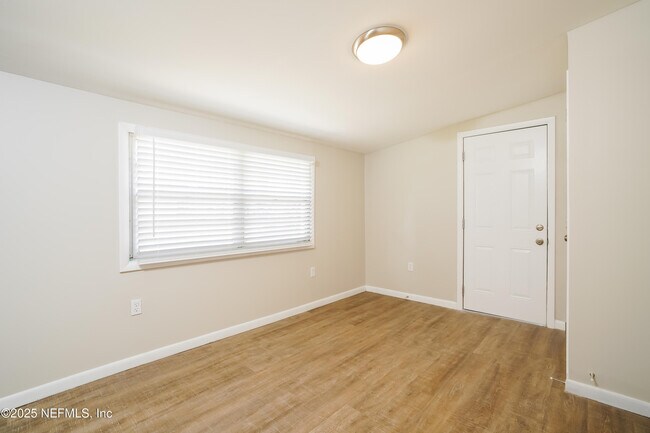 Building Photo - 329 Gano Ave