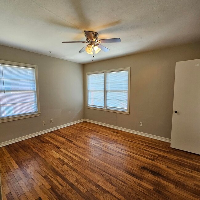 Building Photo - 124 S Franklin Blvd