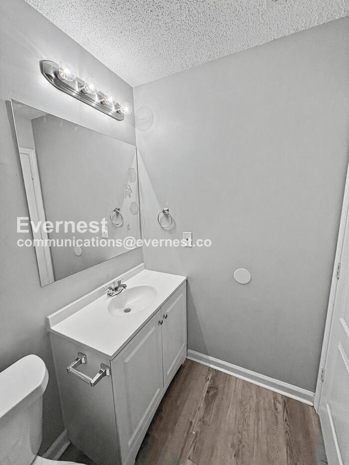 Building Photo - 8609 Thomas Ln