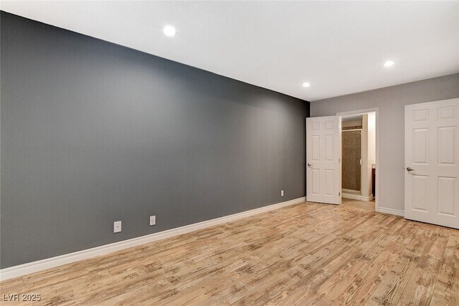 Building Photo - 5240 Indian River Dr