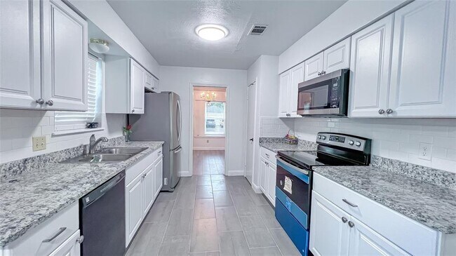 Building Photo - 7606 Eichler Dr
