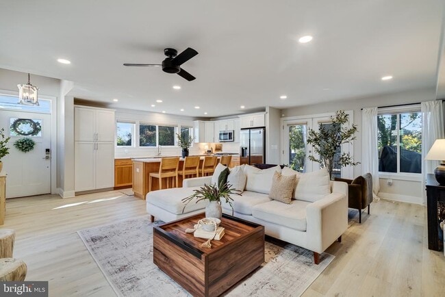 Primary Photo - 84 S Chesapeake Ave