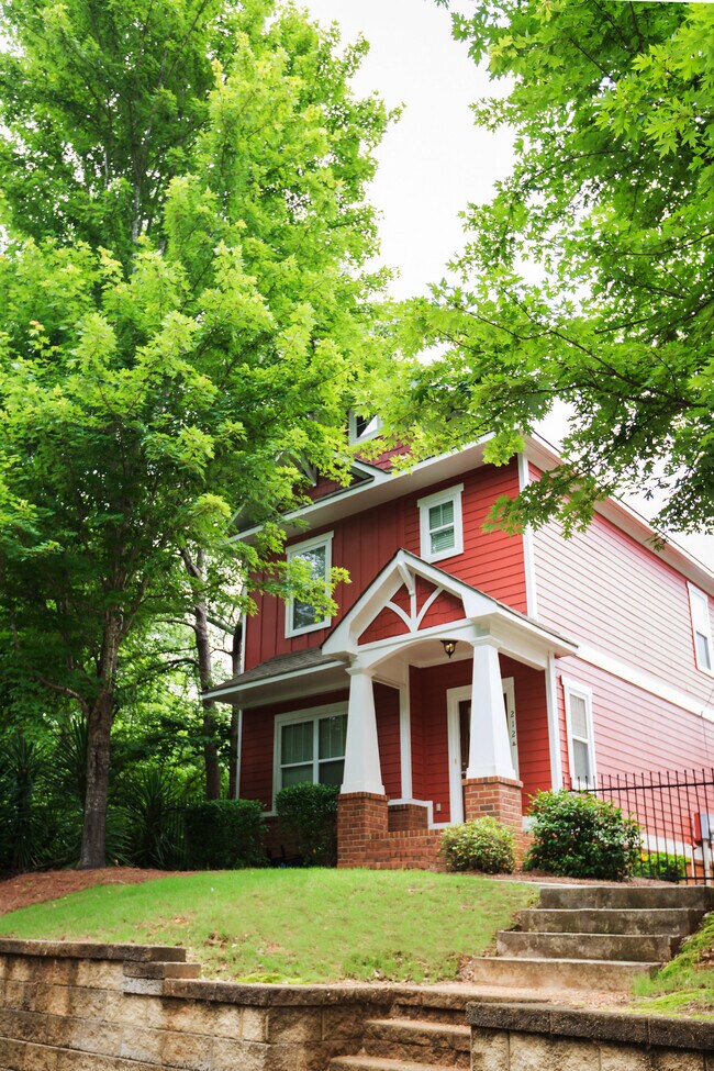 Building Photo - 100 Davis St