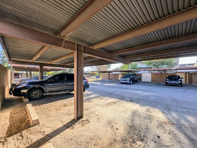 Building Photo - 2233 W Farmdale Ave
