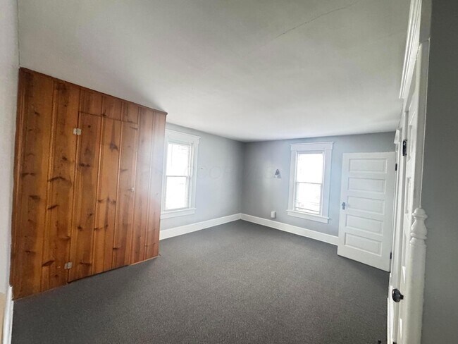 Building Photo - 617 E Main St