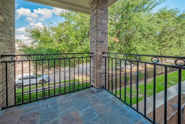 Building Photo - 2865 Westhollow Dr