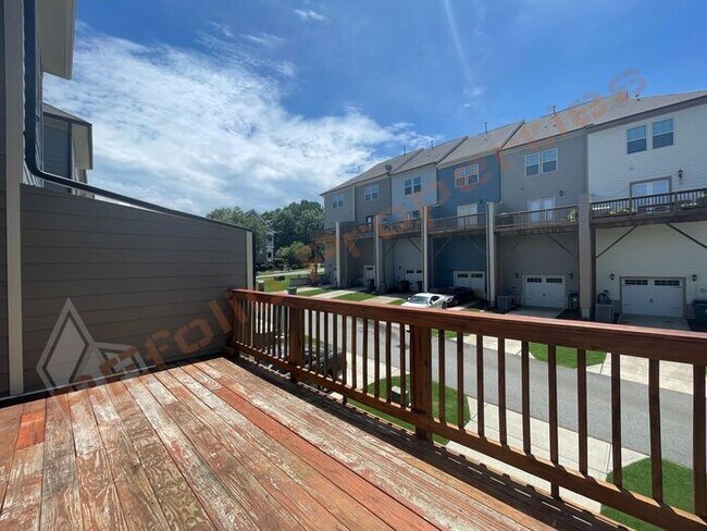 Building Photo - Lovely 3 Story 3 Bedroom 3.5 Bath 1 Car-Ga...