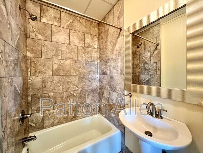 Building Photo - 43 Ravenscroft Dr