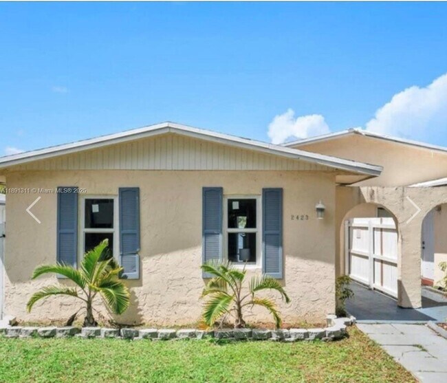 Building Photo - 2423 SW 58th Manor