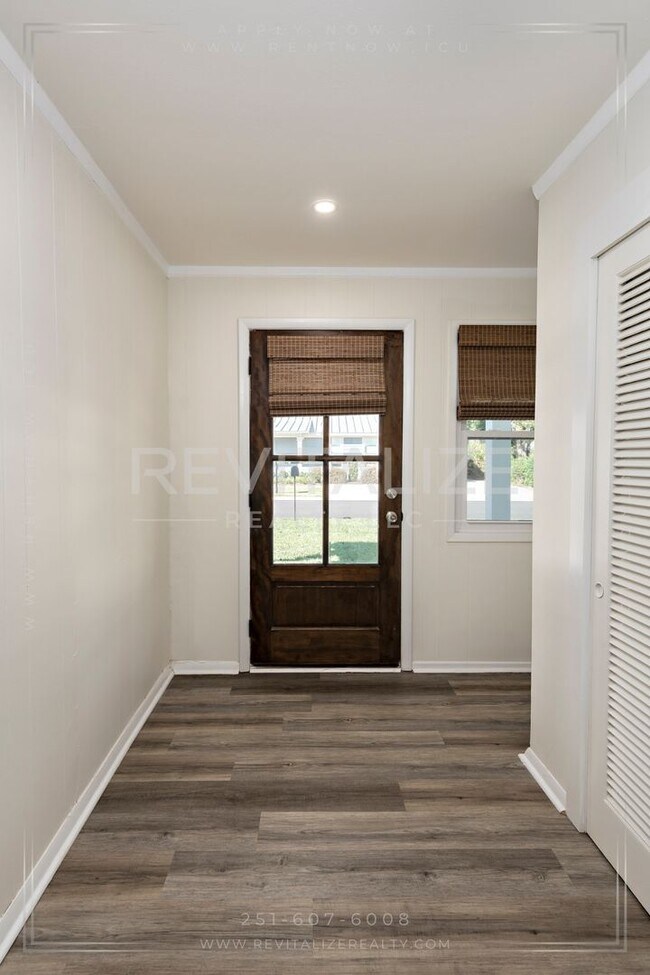 Building Photo - Beautifully Updated 3 Bed 2 Bath Home in D...