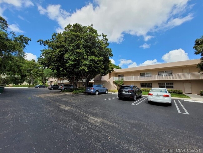 Building Photo - 4261 W Palm Aire Dr
