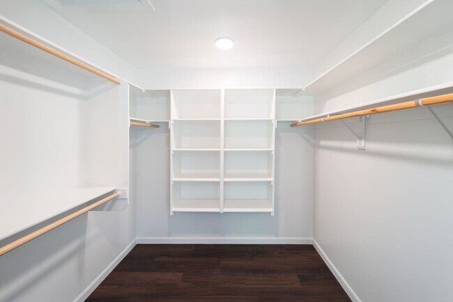 Building Photo - Newly Remodel Home in West Hills!