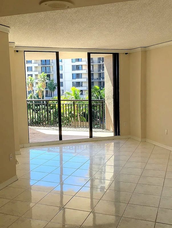 Building Photo - 540 Brickell Key Dr