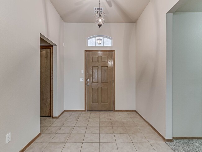 Building Photo - 4 Bed | 2 Bath | 2 Car Garage - Edmond Schools - North Hampton Addition