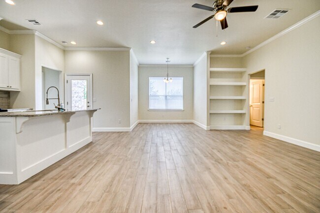Building Photo - 3100 Pebble Pond Dr
