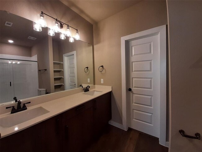 Building Photo - 9815 Grosbeak Ln