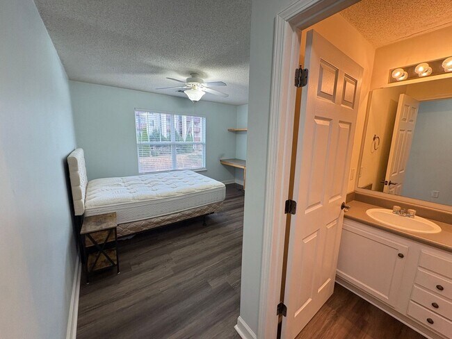 Building Photo - 731 Harts Cove Way