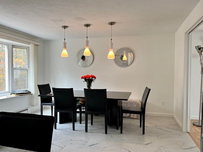 Building Photo - 22 River Bend Cir