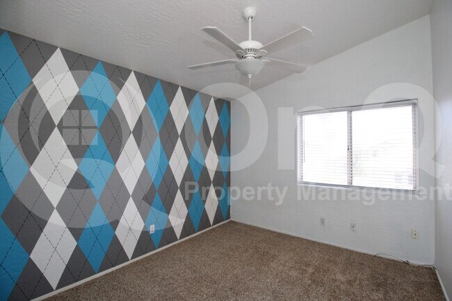 Building Photo - 16257 S 12th Pl