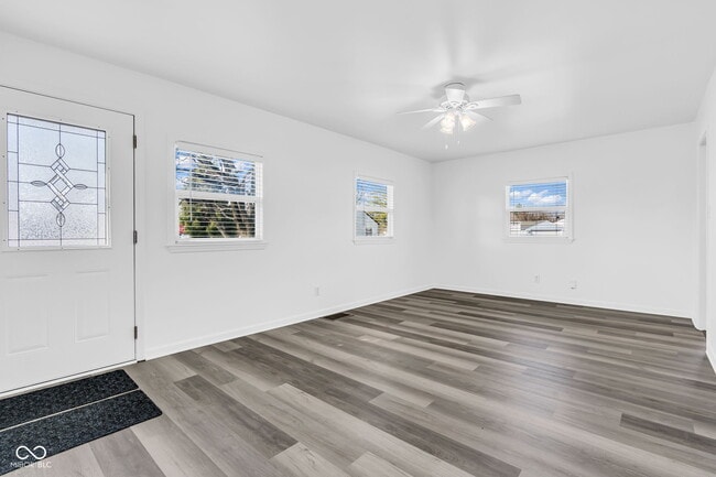 Building Photo - 420 Douglas Dr