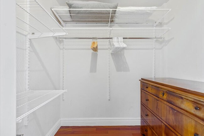 Building Photo - 1717 N Bayshore Dr