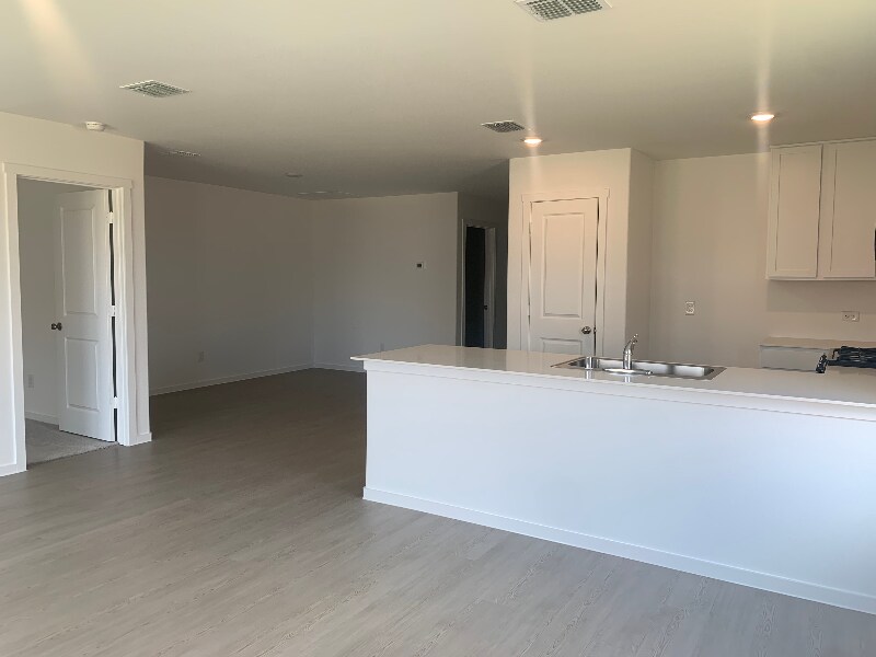 Building Photo - 4024 Drifters Bnd Dr