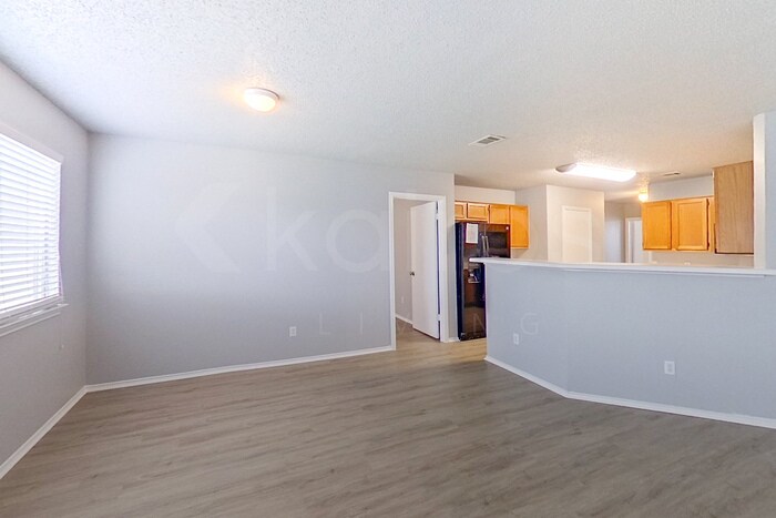 Building Photo - 4914 Glenoak Dr