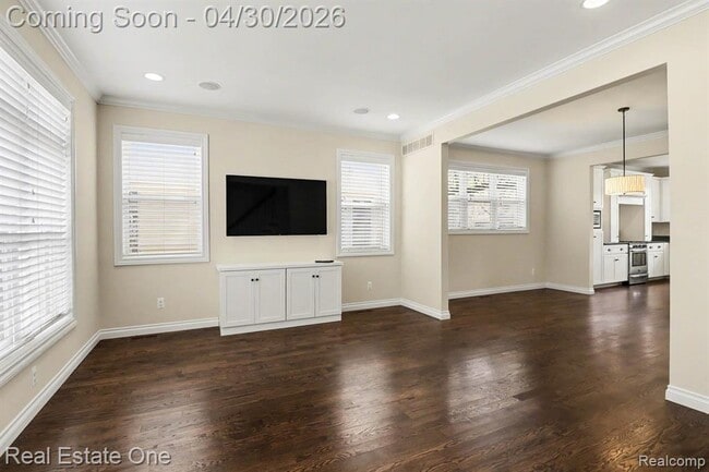 Building Photo - 714 E University Ave