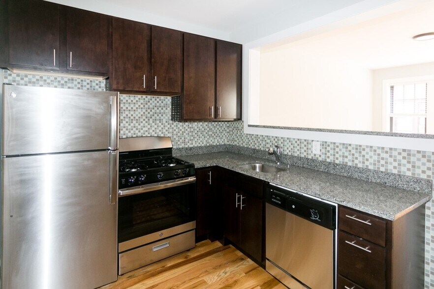 Building Photo - 4424 N Wolcott Ave