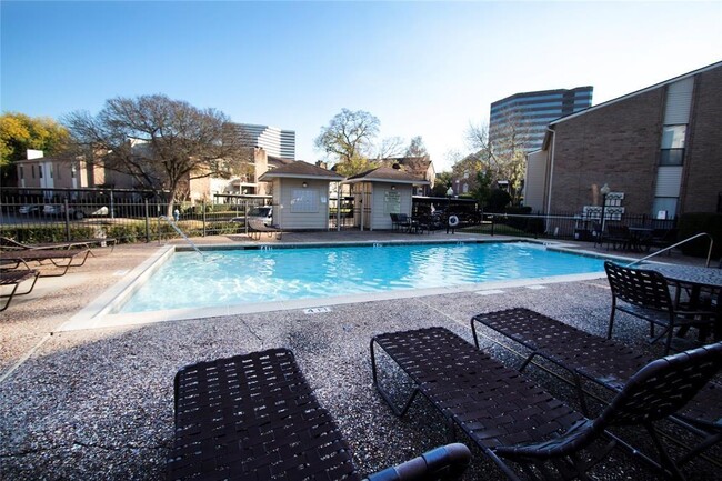 Building Photo - 2425 Augusta Dr