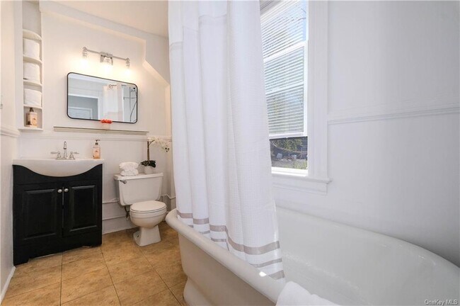 Building Photo - 301 Union Ave