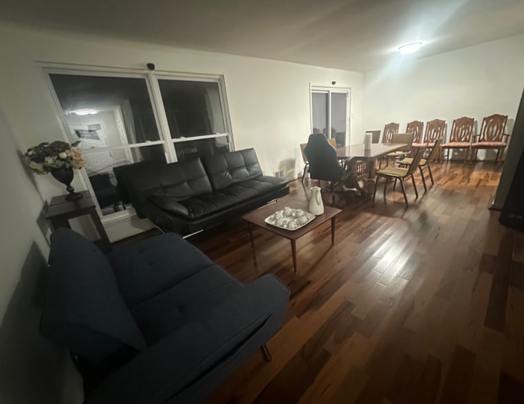 Building Photo - 8xxx Barrett Rd