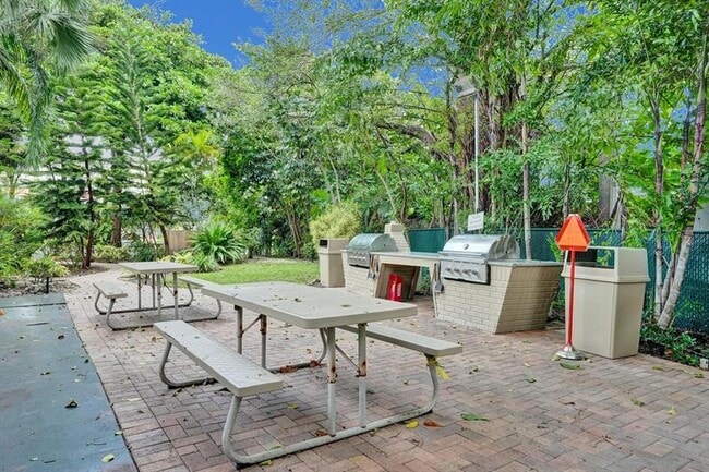 Building Photo - 801 S Federal Hwy