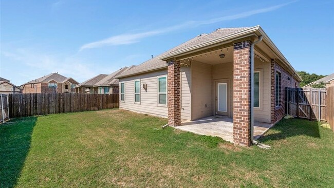 Building Photo - 2025 Lake Vista Dr