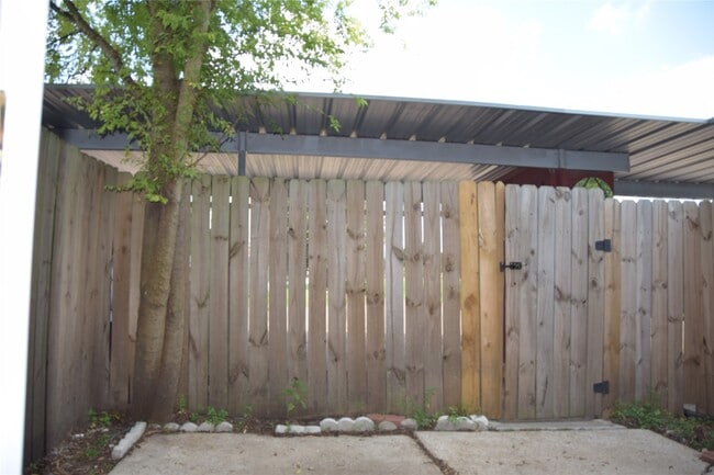 Building Photo - 7827 Leonora St