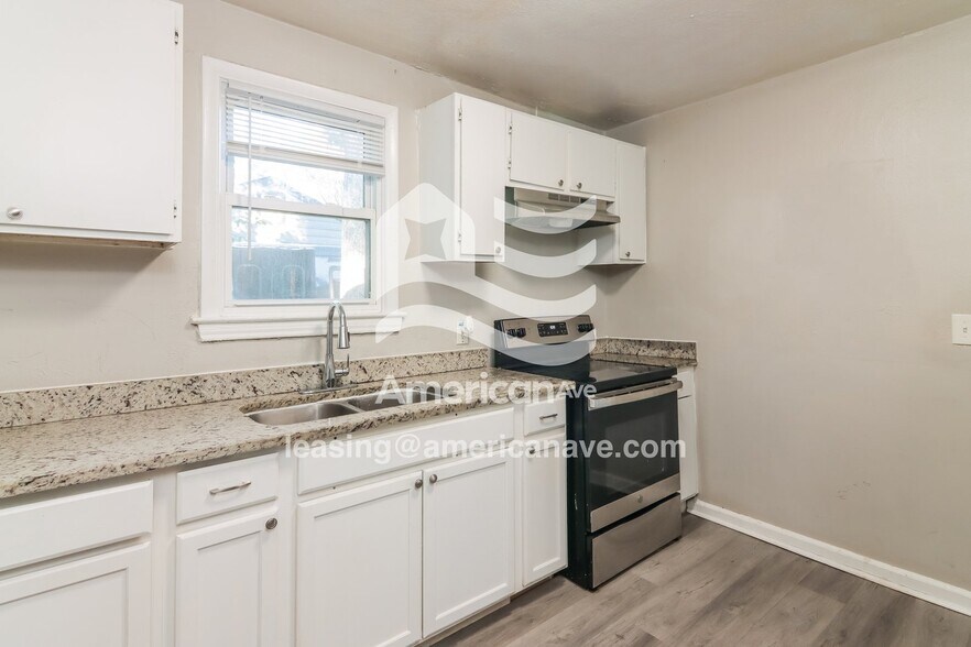 Building Photo - 2920 Pecan St