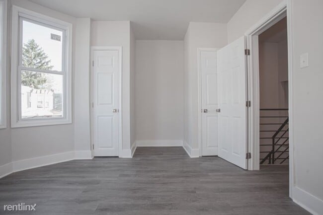 Building Photo - 1 br, 1 bath Condo - 1109 W Lehigh Ave