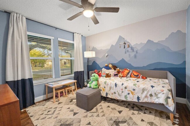 Building Photo - 705 Russet Valley Dr