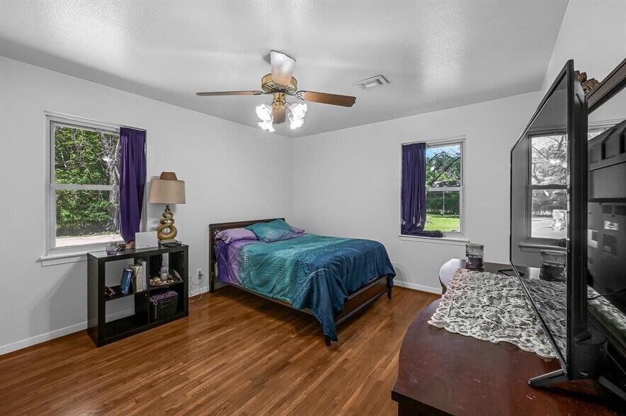 Building Photo - 3806 Tilson Ln