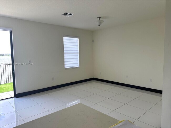 Building Photo - 15965 NW 91st Ct