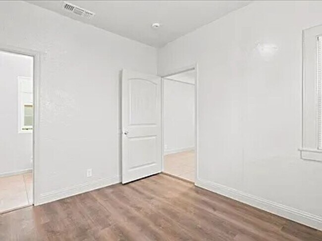 Building Photo - 3123 San Rafael Ct